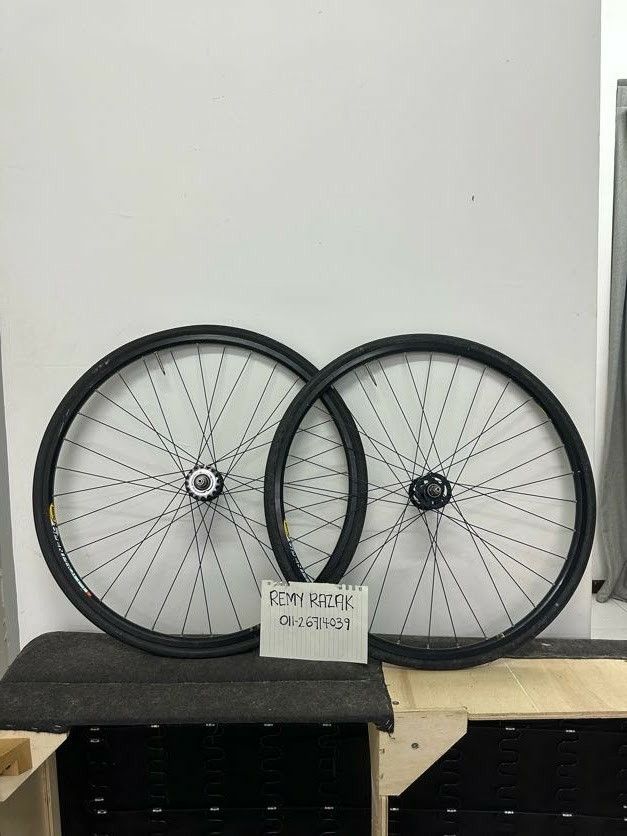 Mavic fixed gear wheelset top