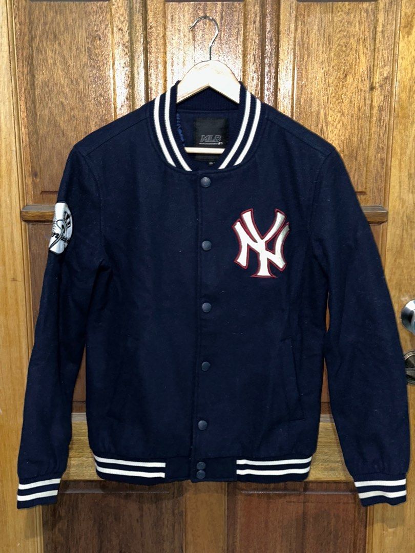 PICK Vintage MLB New York Yankees Varsity Button New York 