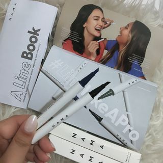 NAMA BEAUTY ANGLED TIP EYELINER BLACK BLUE