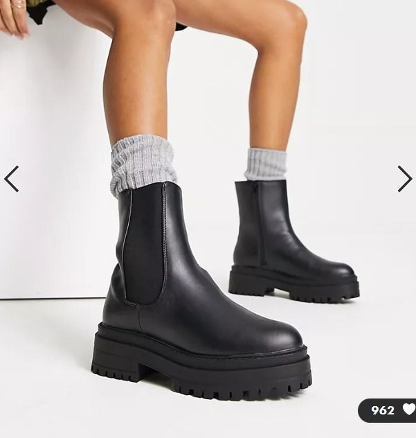 New Look flat chunky chelsea boot with cleated sole in black