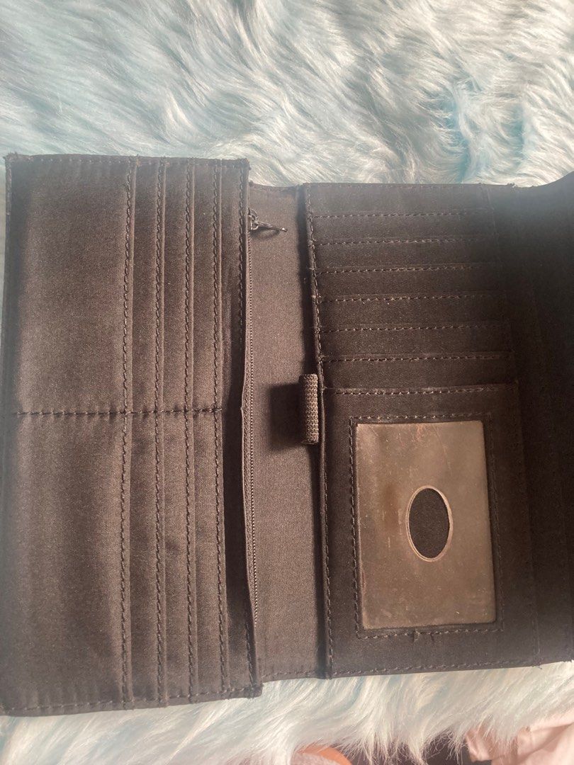 Liz Clairborne Faux Croc Tri-fold Wallet (Category: Wallets & Card holders) located in Cavite. Submitted by drewlara (Listing ID 1260159515, Image 3). Description: Authentic Liz Clairborne Faux Croc Tri-fold Wallet. See flaw on 3rd and 4th photo. Outside is spick and span. .