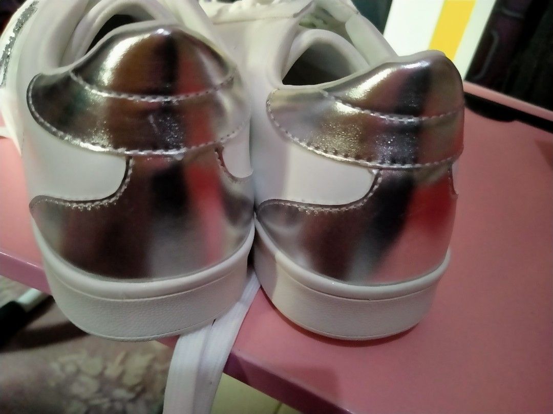 Nose shoes glitter, Women's Fashion, Footwear, Sneakers on Carousell