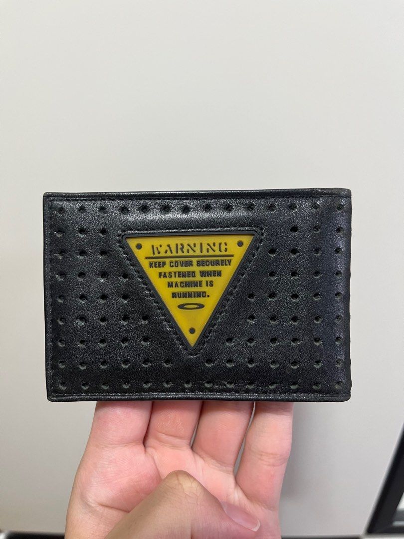 Oakley Vintage Leather Card Wallet, 名牌, 手袋及銀包- Carousell
