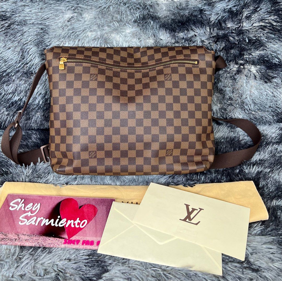 Sold at Auction: Louis Vuitton, Louis Vuitton Damier Ebene Brooklyn GM Messenger  Bag