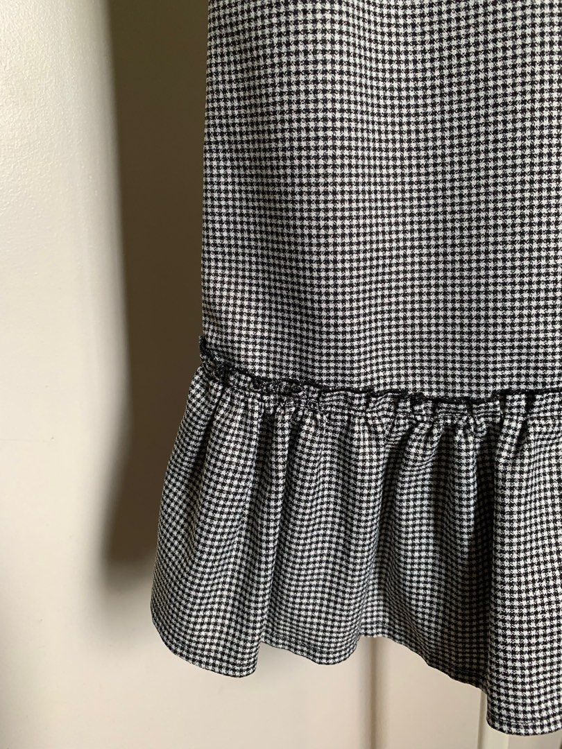 Plaid Baby Doll Dress (Category: Dresses) located in Caloocan City. Submitted by hellodeco (Listing ID 1260181473, Image 3). Description: Black and White Plaid Baby Doll Dress Size: Small Flaw: tiny hole at the back.