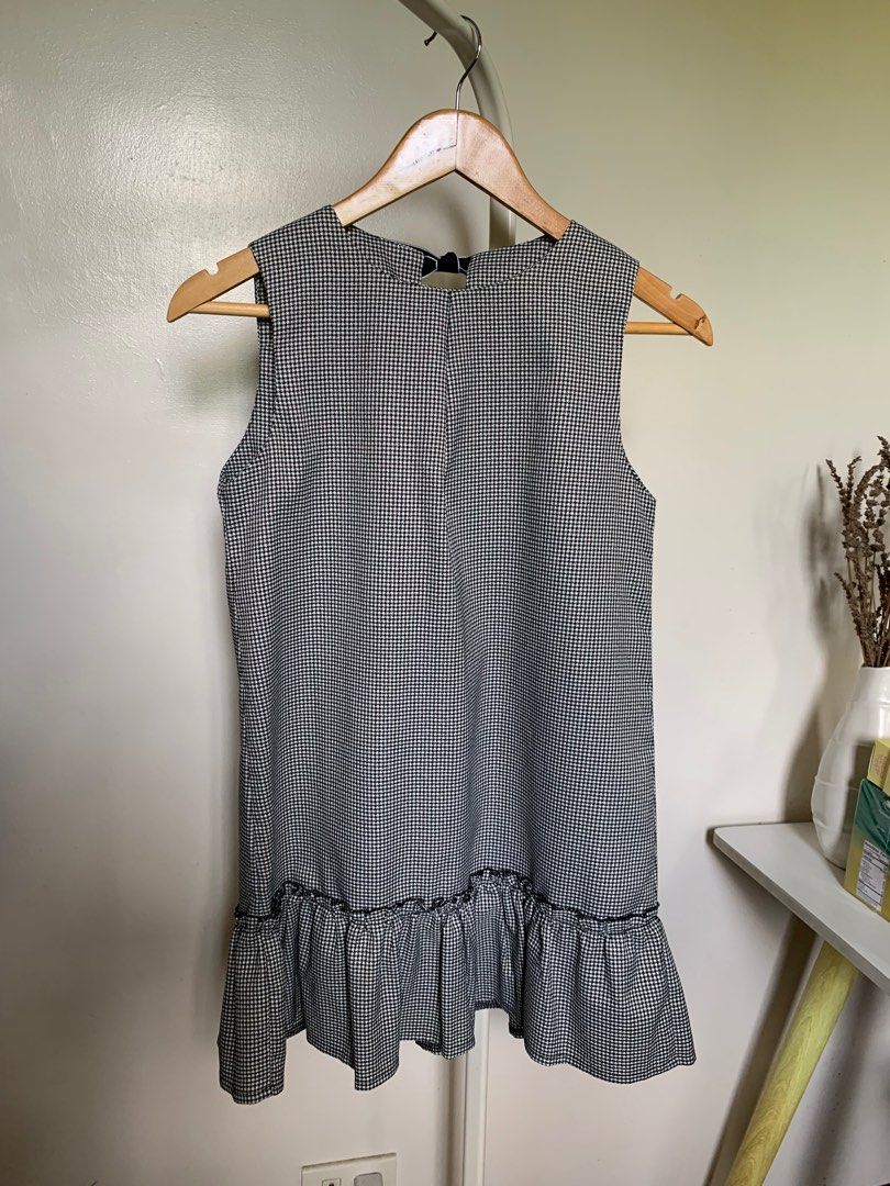 Plaid Baby Doll Dress (Category: Dresses) located in Caloocan City. Submitted by hellodeco (Listing ID 1260181473, Image 1). Description: Black and White Plaid Baby Doll Dress Size: Small Flaw: tiny hole at the back.