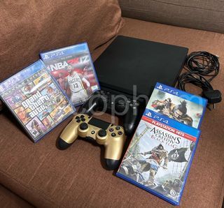 PS4 Slim 500gb with 4 GAMES and 2 CONTROLLERS
