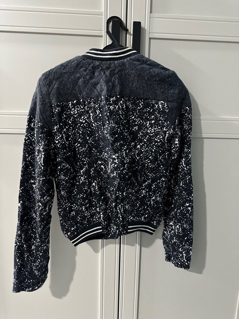 Pull & Bear Bomber Jacket (Category: Coats, Jackets and Outerwear) located in Shah Alam. Submitted by tistisha (Listing ID 1260212426, Image 2). Description: .