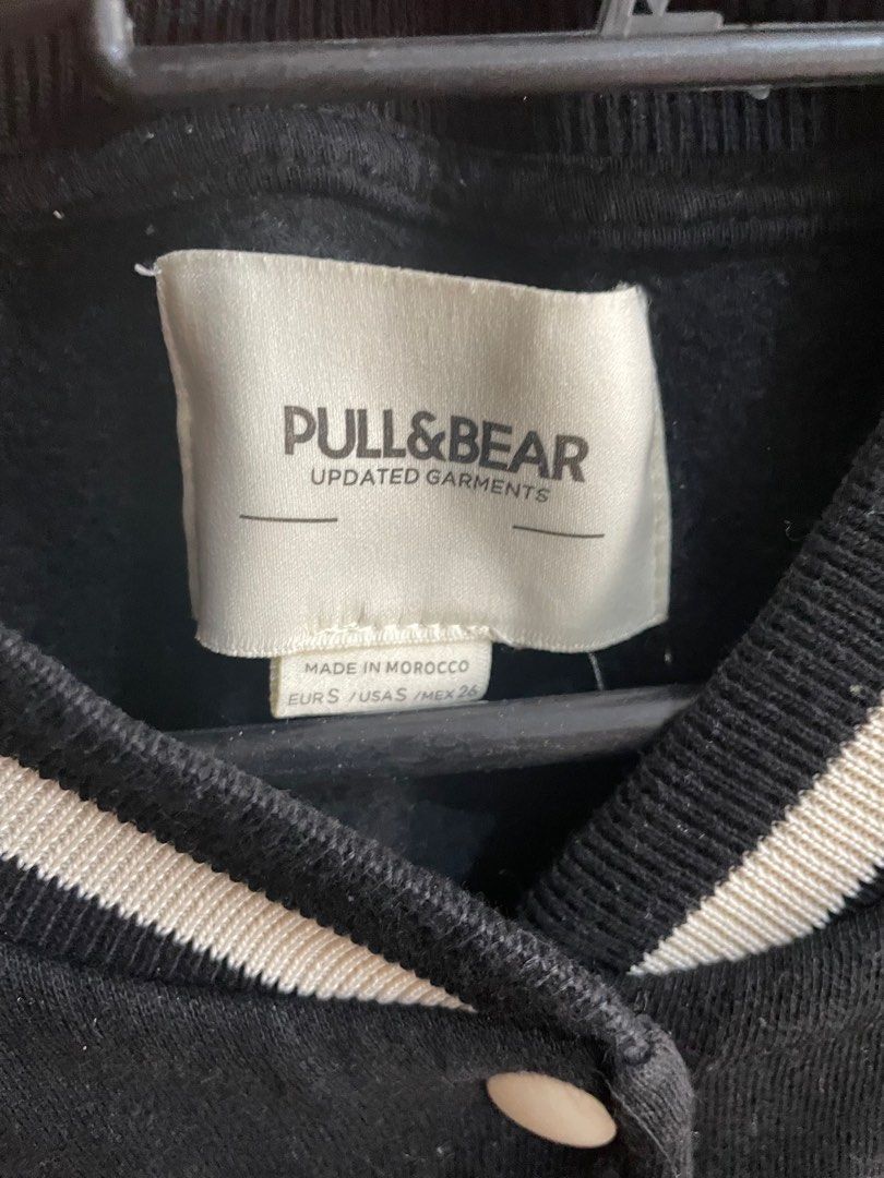 Pull & Bear Varsity Jacket (Category: Coats, Jackets and Outerwear) located in Manila. Submitted by repzty (Listing ID 1260134819, Image 2). Description: rarely worn bought for like 2k+ size small 24L 19W 24 Sleeves.