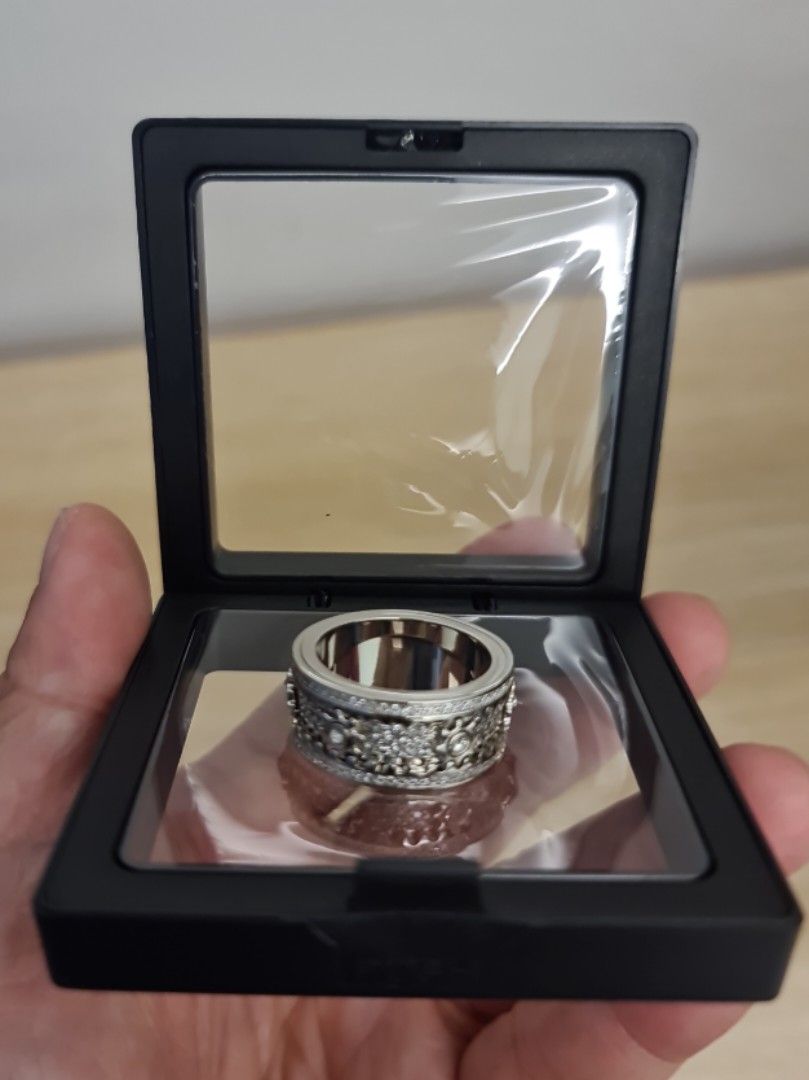 Rotatable Ring (Category: Jewelry) located in Singapore. Submitted by andrewpoh78 (Listing ID 1260249588, Image 4). Description: Bling Bling Rotatable Ring For Mens.