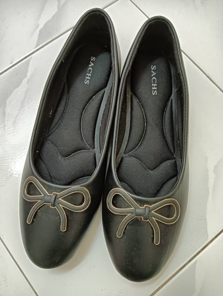 Sachs flat shoes Women s Fashion Footwear Flats on Carousell