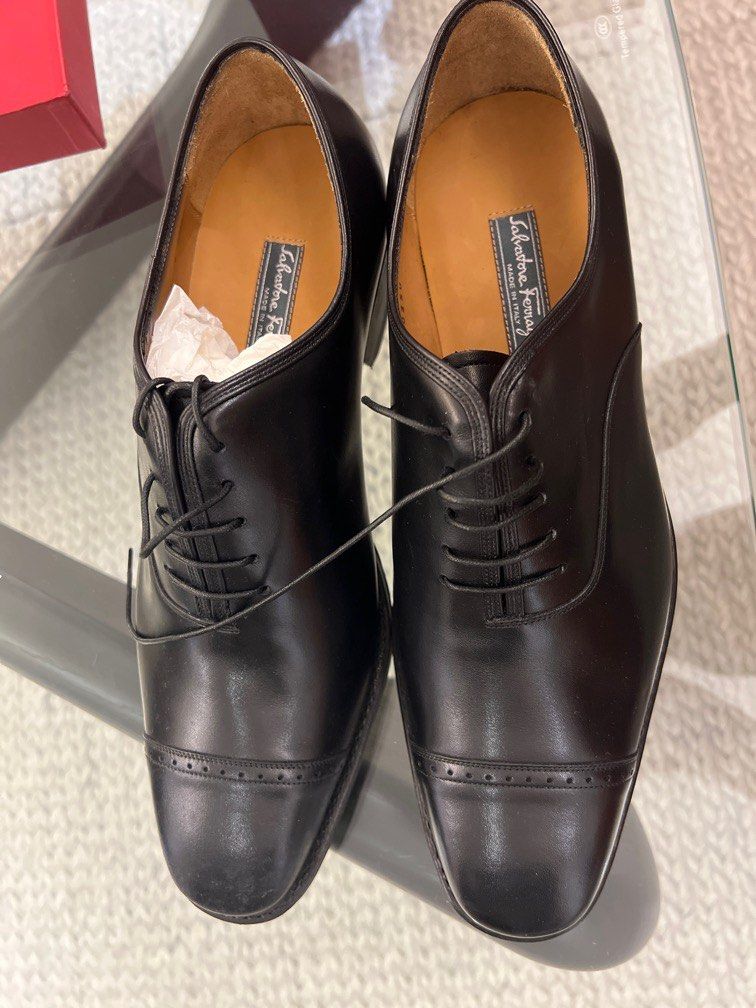 Salvatore Ferragamo Dress shoes. Size US 9 EEE