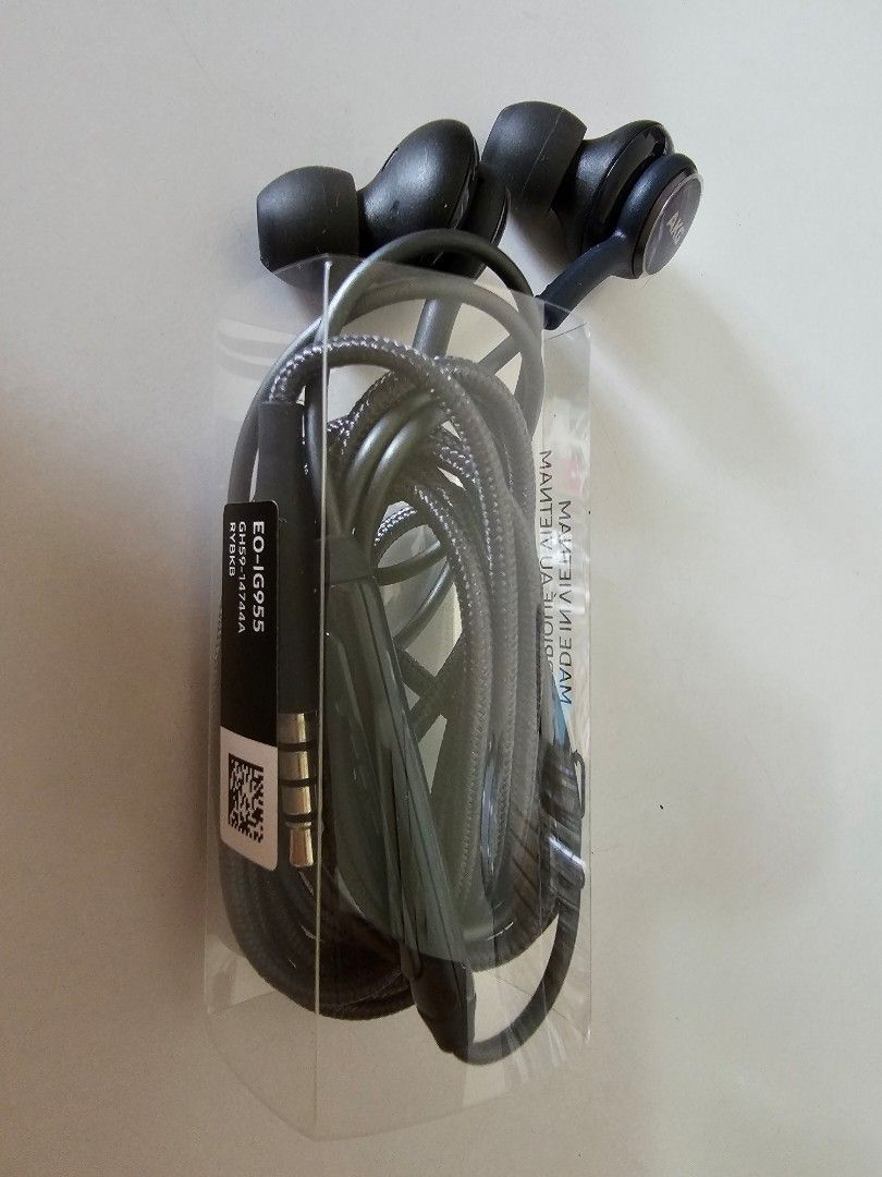 Samsung AKG earphone, Audio, Earphones on Carousell