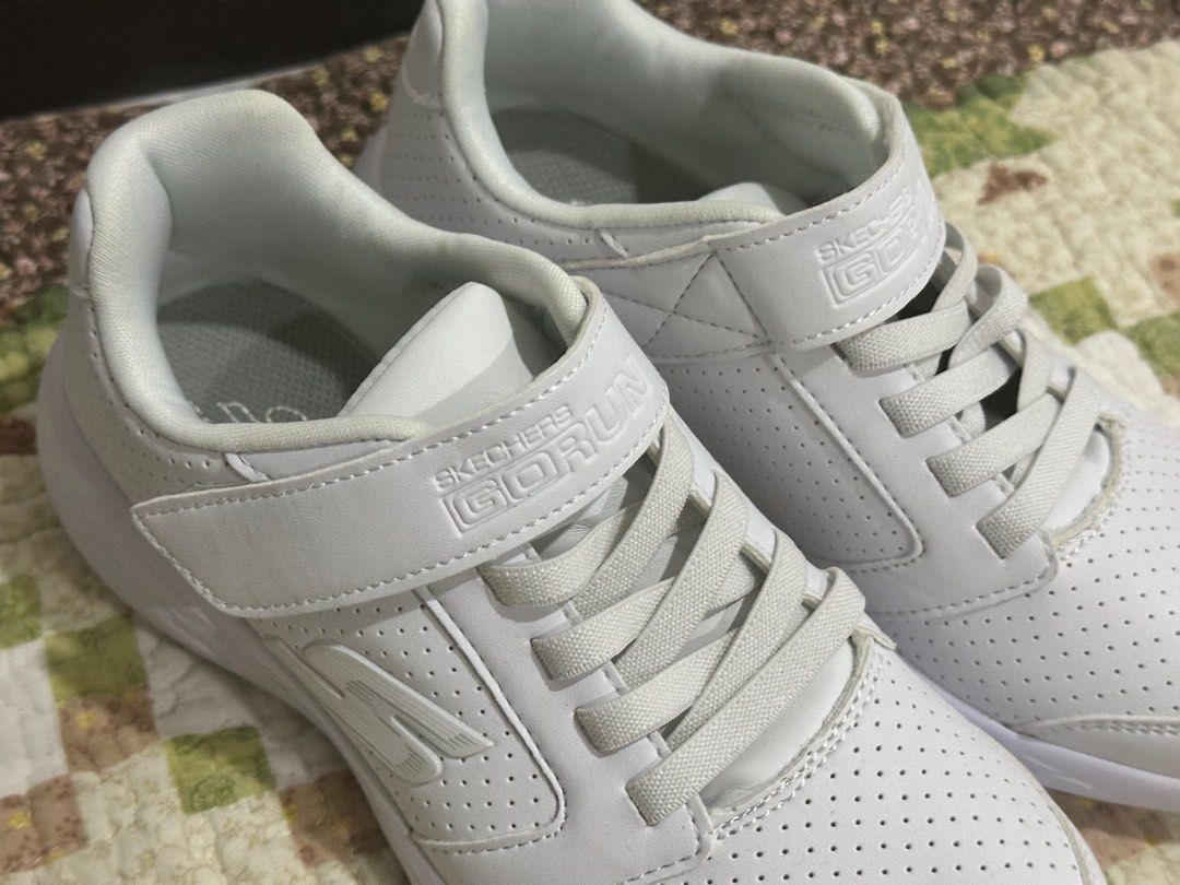 School Casual White Sketchers Sneakers School Shoes size US 4