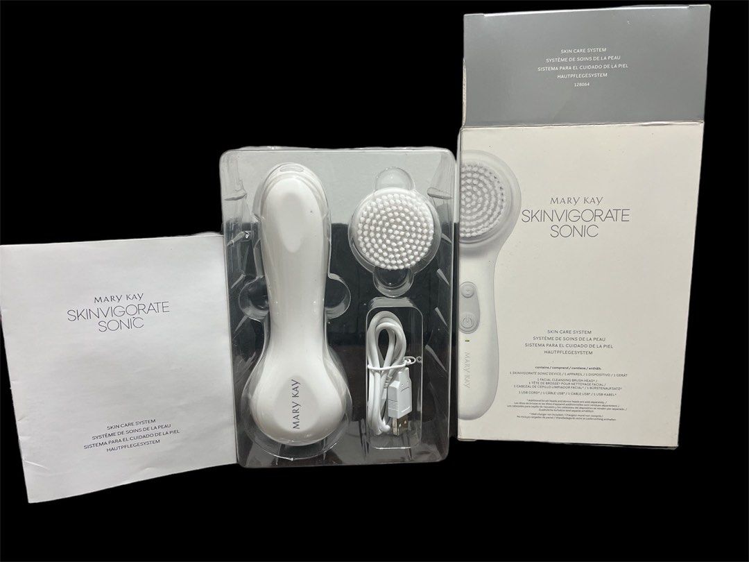 Skin Vigorate Sonic (Category: Face Care) located in Paranaque City. Submitted by nm_essentials (Listing ID 1260235728, Image 2). Description: All you need is 60 seconds for a superior sonic clean! This rechargeable device removes four times more dirt, oil, impurities, makeup and pollutants - including tiny pollution particles known as PM2.5 - than hand cleansing.* It cleans hard-to-reach places and is suitable for twice-daily cleansing on all sk