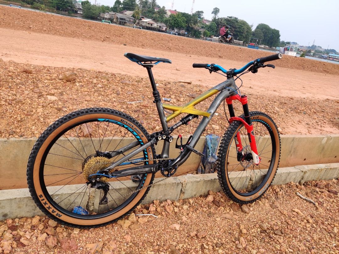 Final call 2015 Specialized Enduro Comp 650b 27.5 M size for