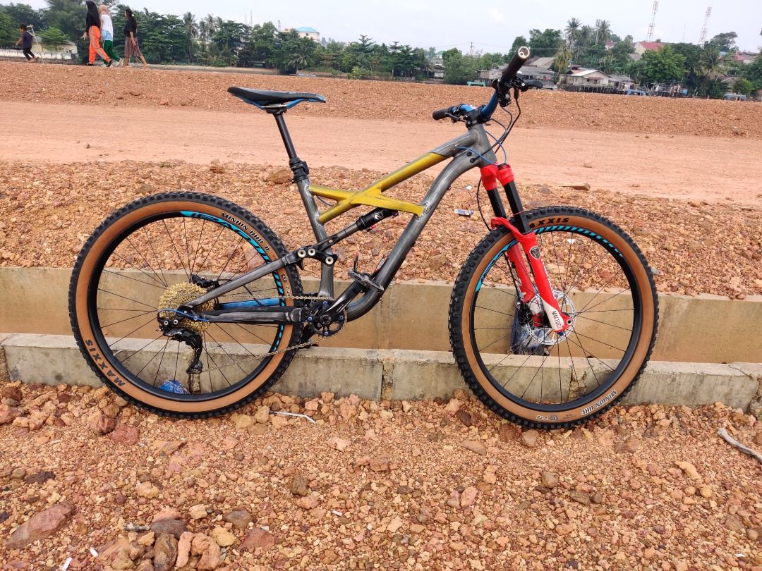 Final call 2015 Specialized Enduro Comp 650b 27.5 M size for