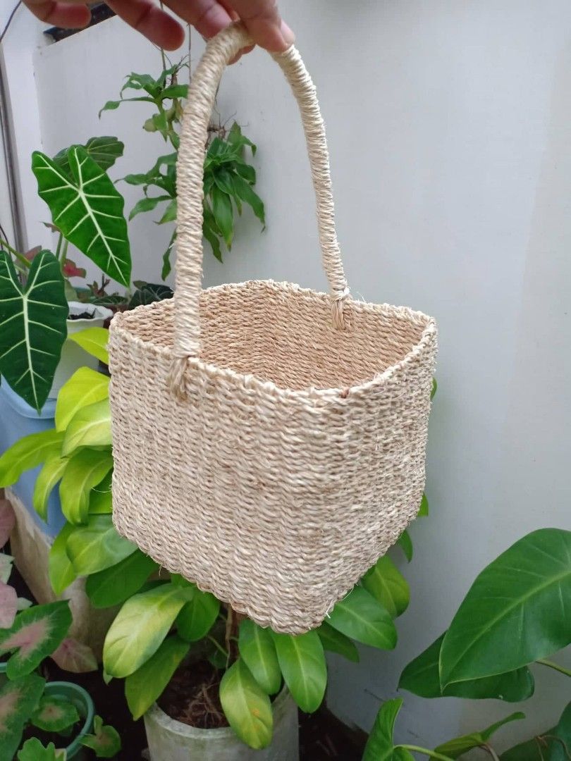 Square abaca basket (Category: Storage Boxes & Baskets) located in Malabon City. Submitted by letletolmilla (Listing ID 1260296672, Image 3). Description: 5" x 5".
