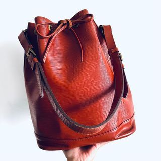 Louis Vuitton Lilac Epi Leather Reverie Bag - Yoogi's Closet