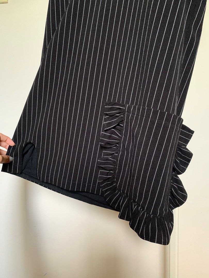 Stripes Long Top with Pocket (Category: Dresses) located in Caloocan City. Submitted by hellodeco (Listing ID 1260182984, Image 3). Description: Stripe Long Top with Pocket Fabric is stretchy. Size: Small Flaw: iron burn marks on sleeve part. Not noticeable naman unless when hit by light..