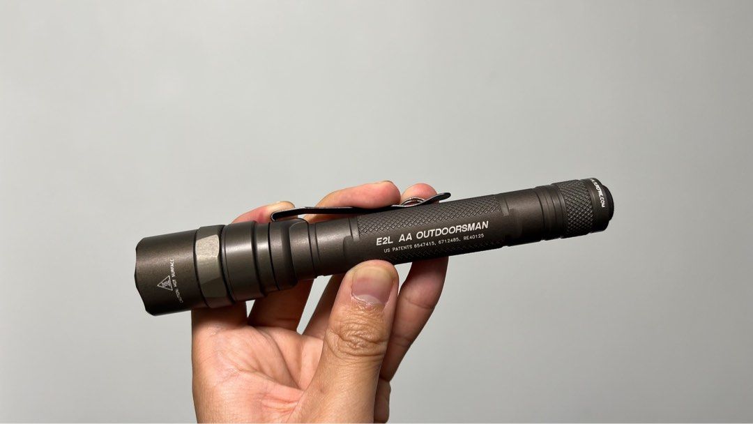 Surefire E2L-AA Outdoorsman, 運動產品, 行山及露營- Carousell