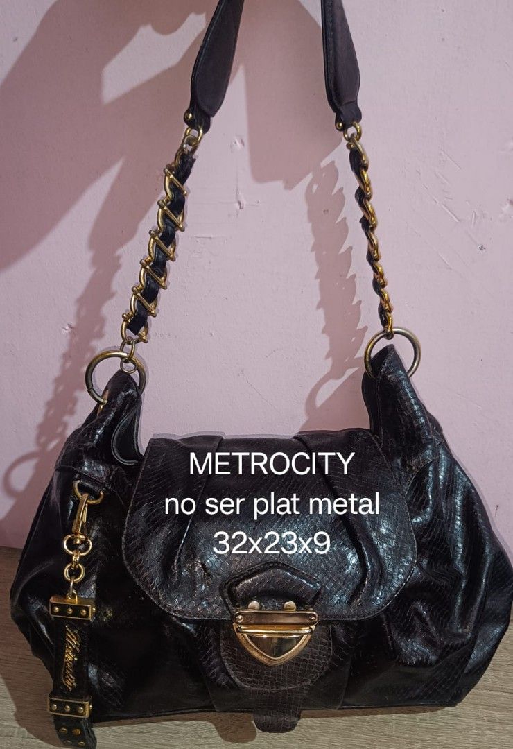 Metro city shoulder bag, Fesyen Wanita, Tas & Dompet di Carousell