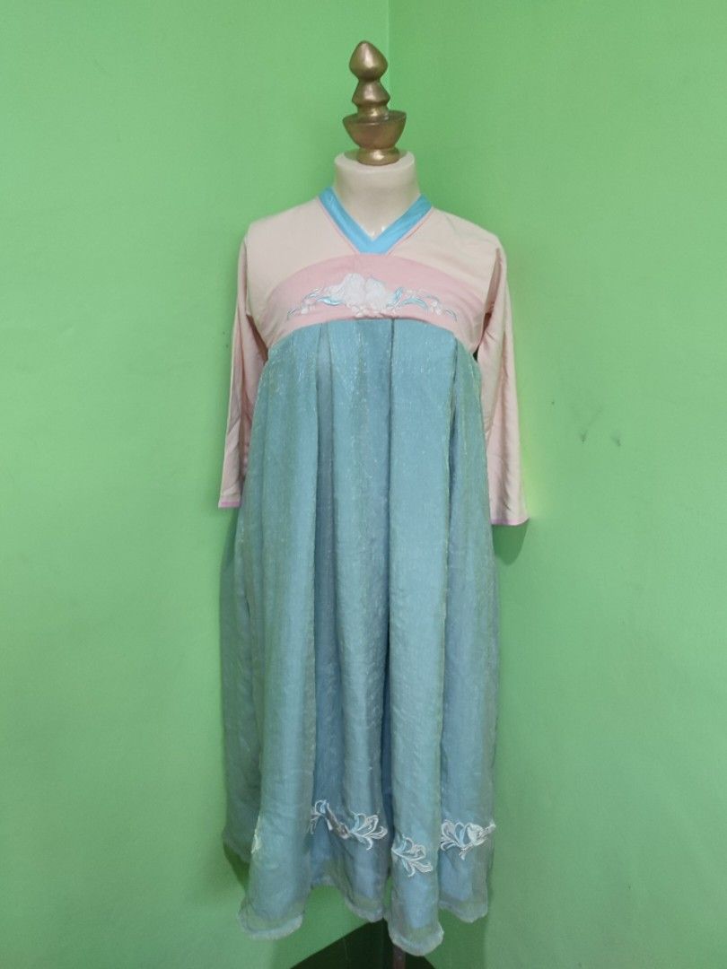 Teens--Hanbok trad.dress (Category: Traditional & Ethnic wear) located in General Santos City (Dadiangas). Submitted by mrsmerpat (Listing ID 1260140330, Image 1). Description: SIZE: 140 AGE: 10-13 YEARS OLD DIMES: BUST" 16 × LENGTH"39 EXCELLENT CONDITION NO FLAWS LOOKS NEW.