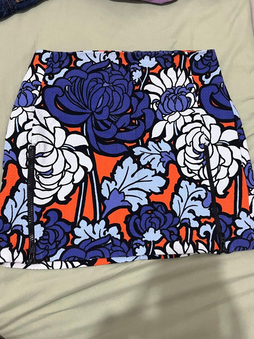topshop mini skirt (Category: Skirts) located in Pasig City. Submitted by _heysissy (Listing ID 1260193016, Image 1). Description: .