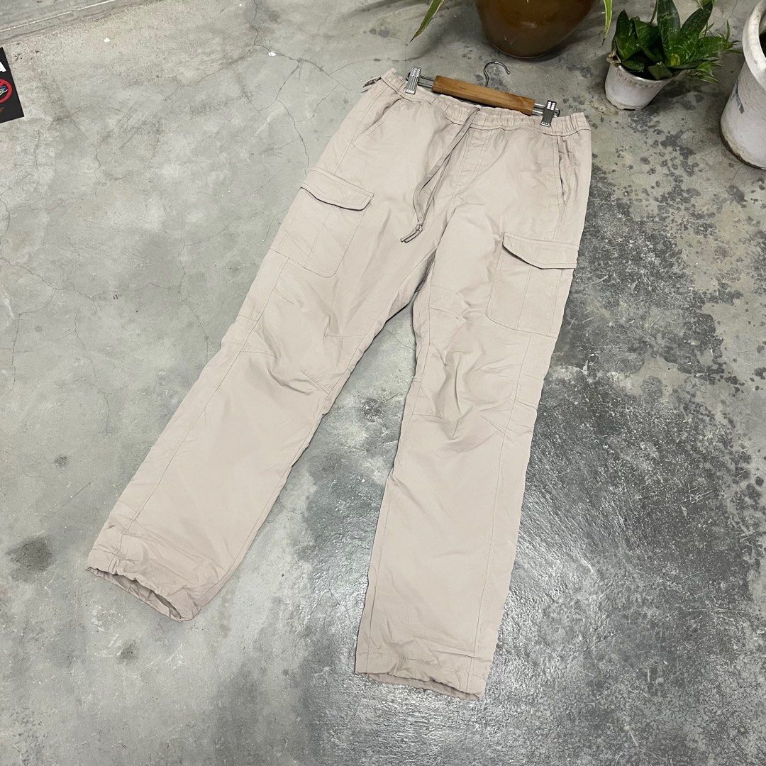 UNIQLO Khaki Cargo Pants Men, Men's Fashion, Bottoms, Jeans on Carousell