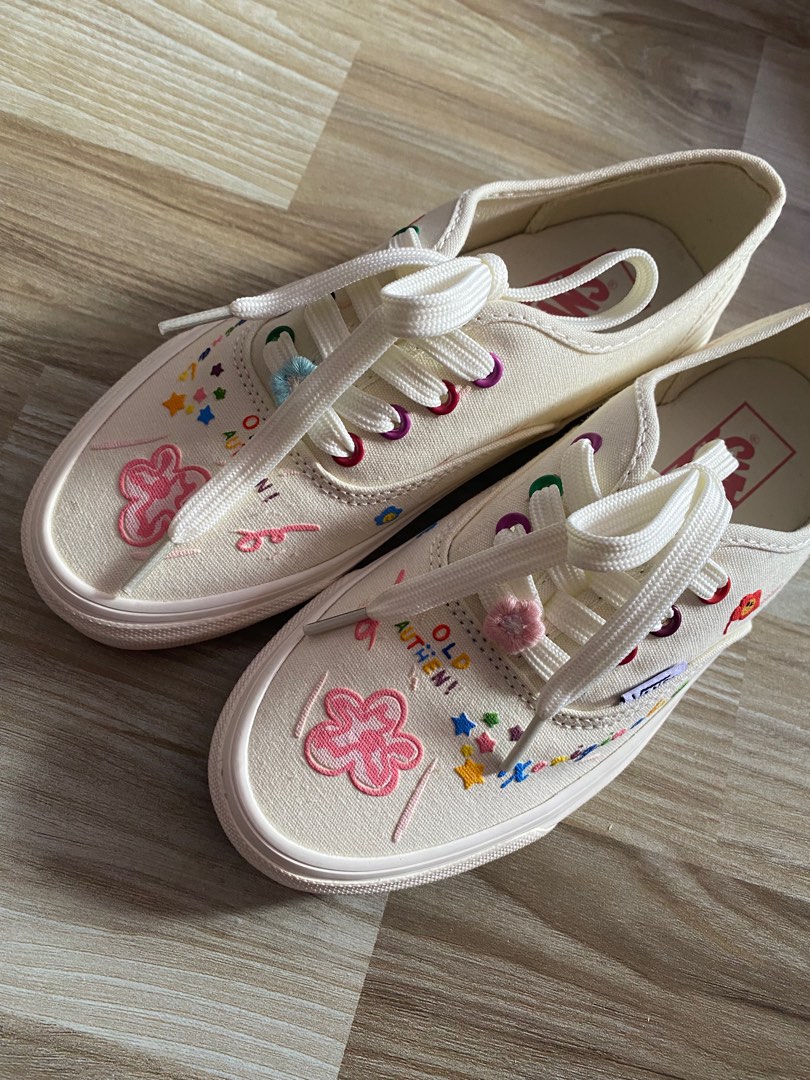 Pink deals vans flowers