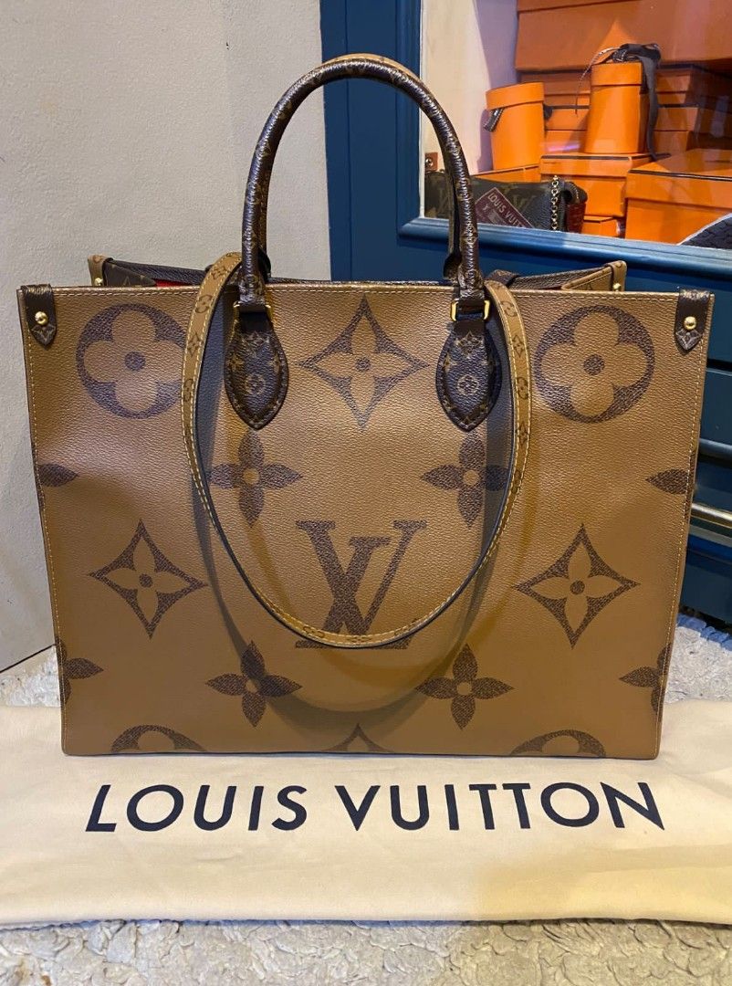 Louis VUITTON. LOUISE cocktail bag, in smooth taupe box,…
