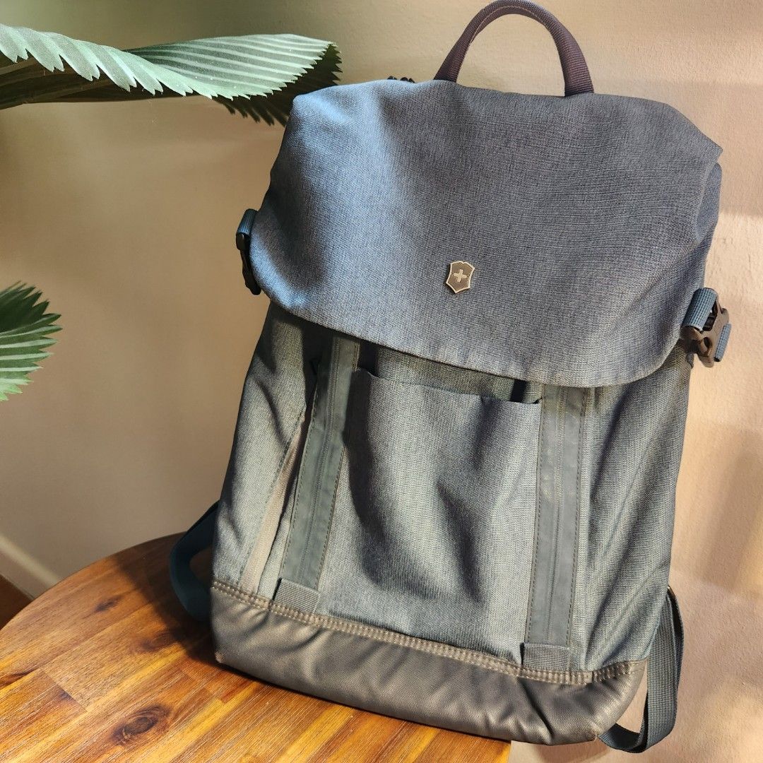 Victorinox Altmont Classic Deluxe Flapover Laptop Backpack