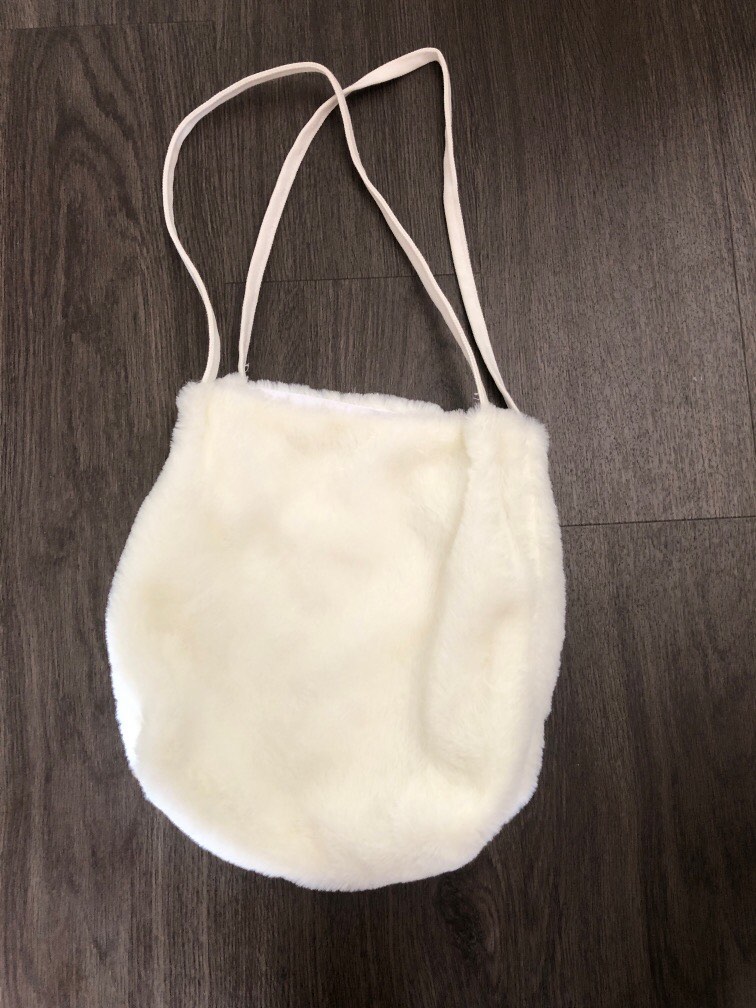 White top fur bag