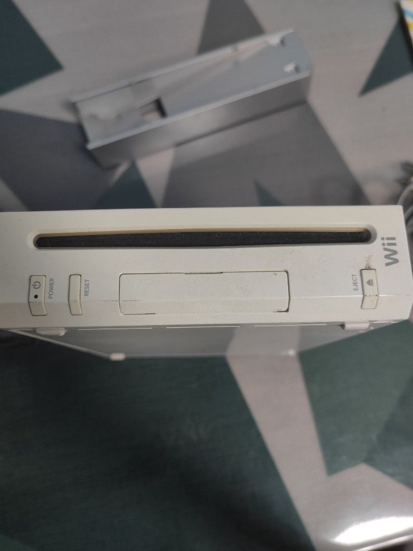 Wii console only comes with free stand Nintendo not Wii u switch xbox