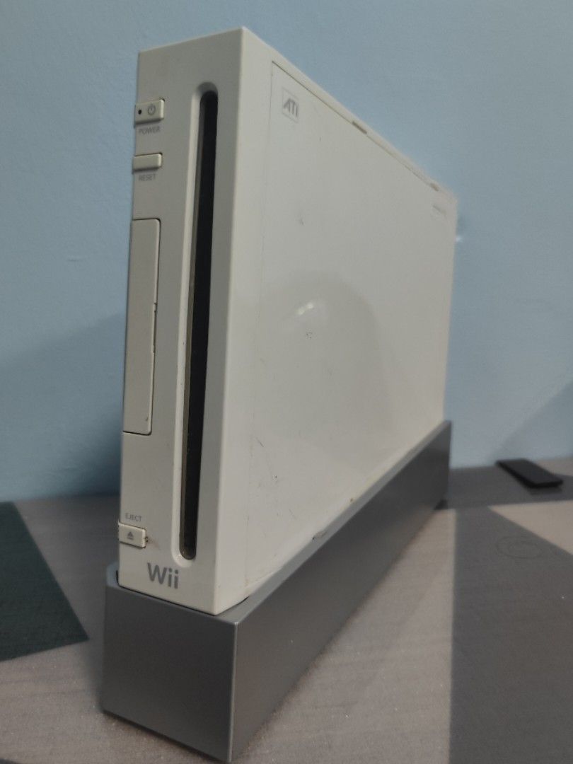 Wii console only comes with free stand Nintendo not Wii u switch xbox