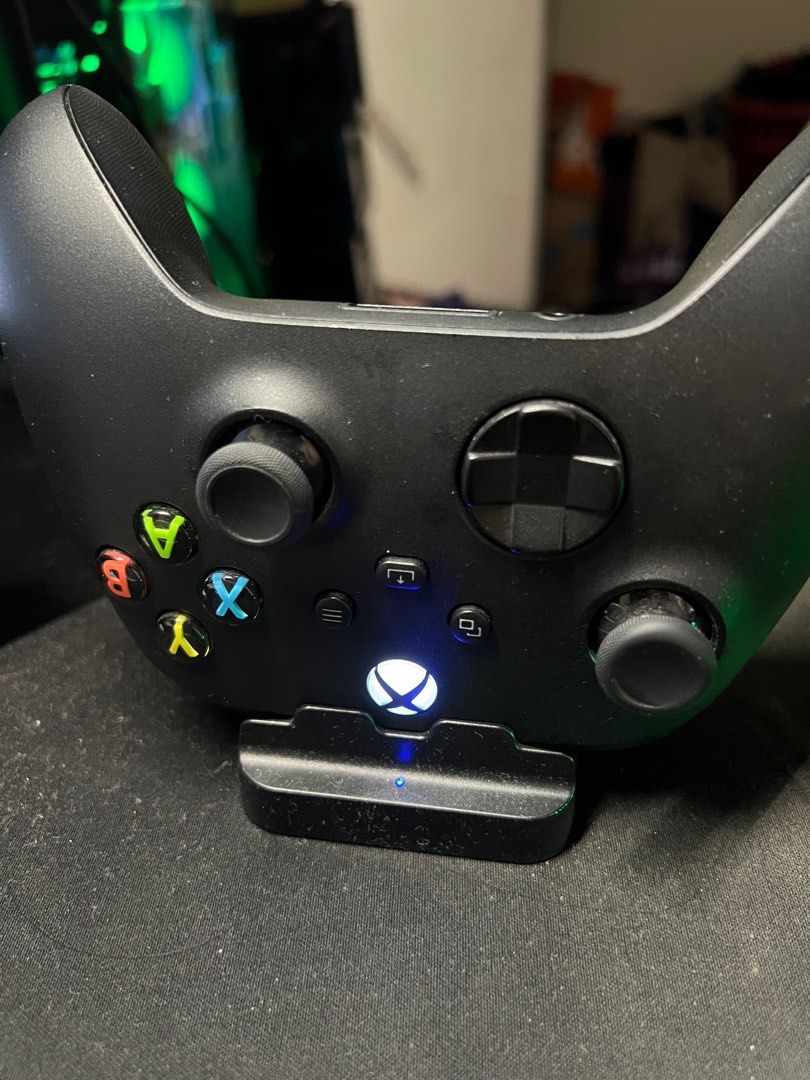 Xbox controller with rechargeble battery port, Video Gaming, Gaming