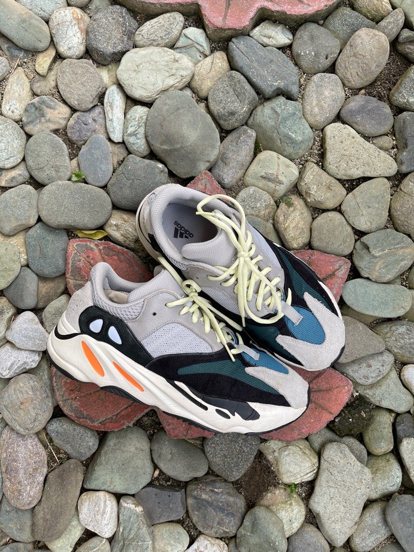 Yeezy 700 Waverunner Size 10.5 Used has sock line tear
