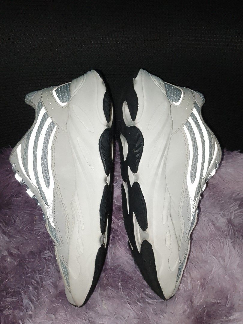 Yeezy 700 static flash on sale