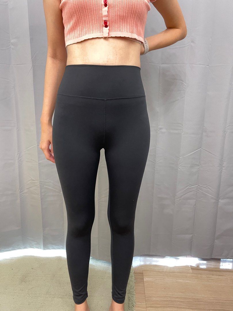 Lululemon cropped black leggings! Size 6! Excellent - Depop