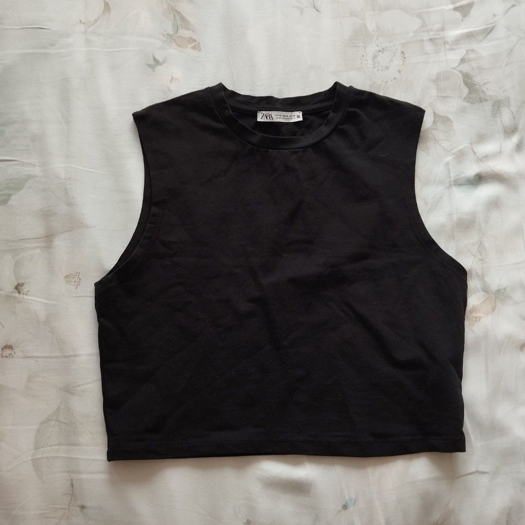 black cropped muscle tee