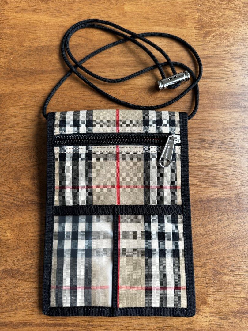 Burberry 8 plus case vintage top