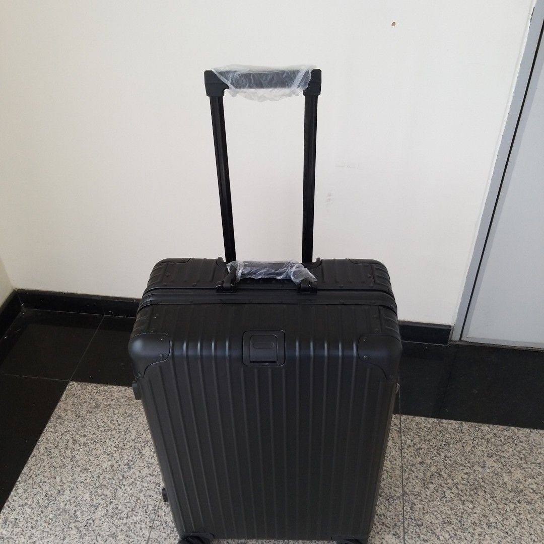 26 INCH HARDCASE LUGGAGE BAG (BLACK COLOR) WITH SLIGHT DENT DEFECT