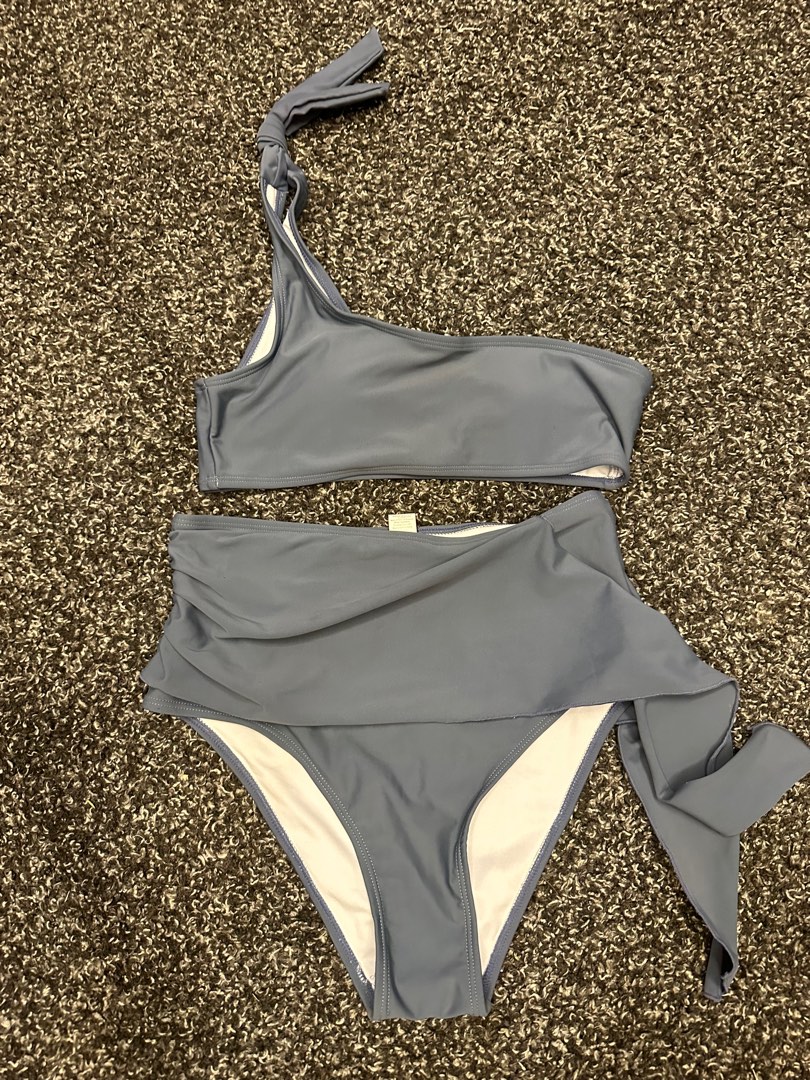 2 pairs swimsuit (can fit small to med), Women's Fashion, Swimwear