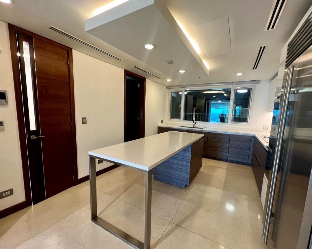 3 Bedroom Unit in Two Roxas Triangle for sale! RARE at 422k/sqm with 3 ...