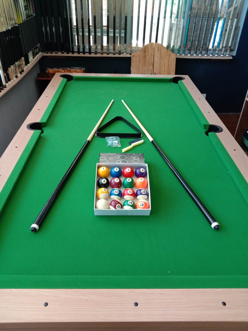 4x8Ft. JR SIZE CREAM BILLIARD TABLE FOR SALE, Sports Equipment, Sports