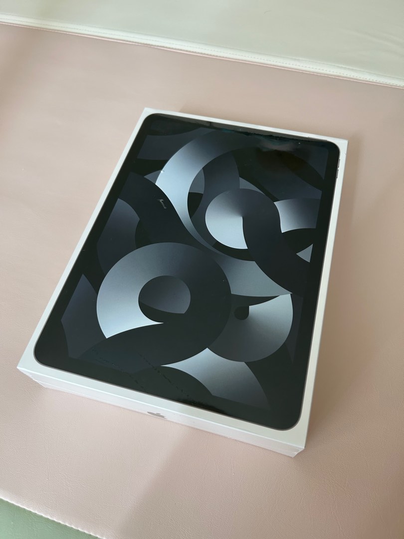 全新未開箱iPad Air 5 64GB Wi-fi Space Grey, 手提電話, 平板電腦