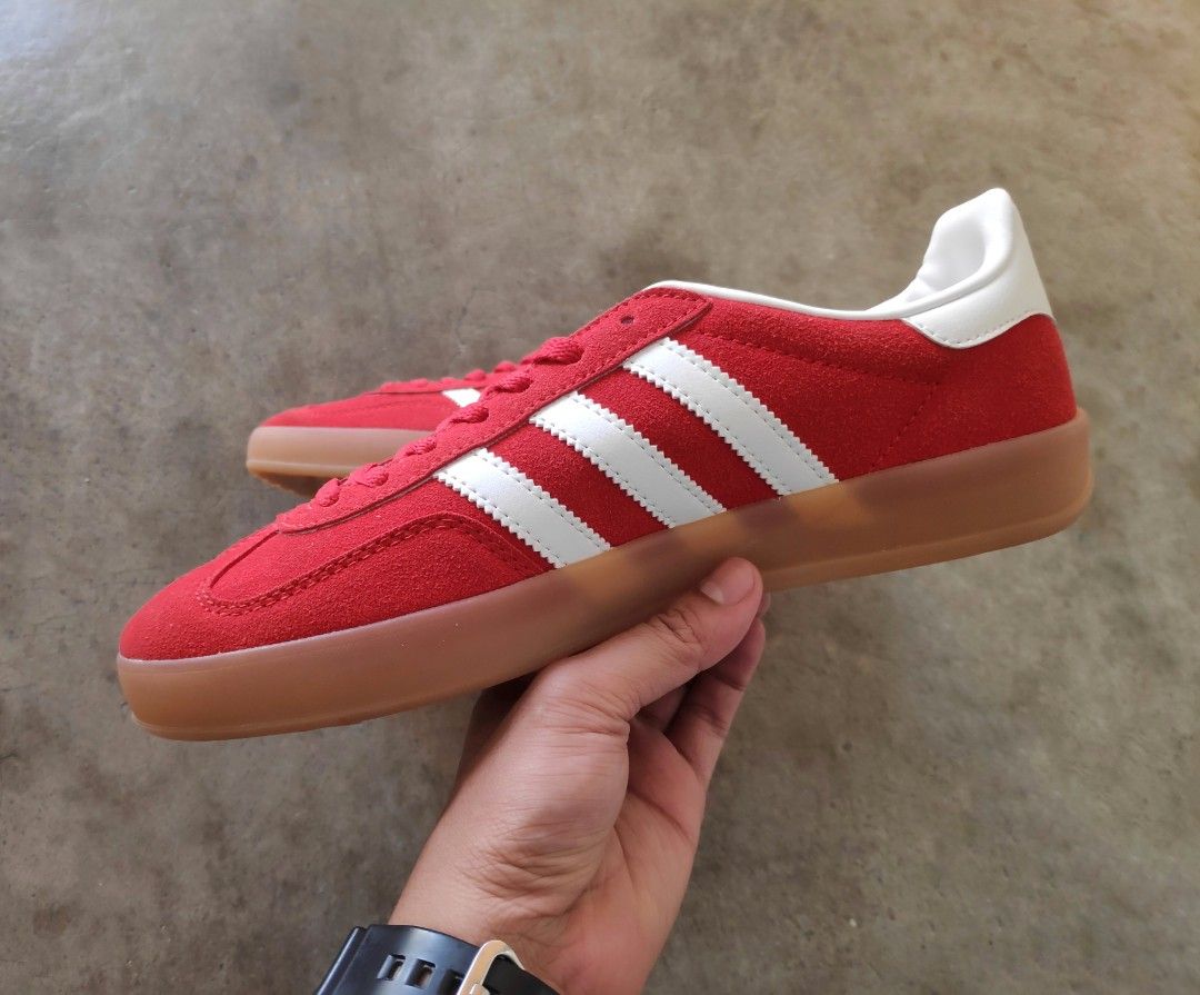 Adidas hotsell gazelle scarlet