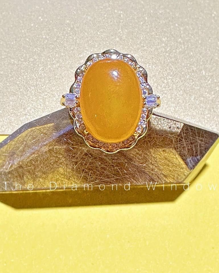 Gold ring with amber stone store