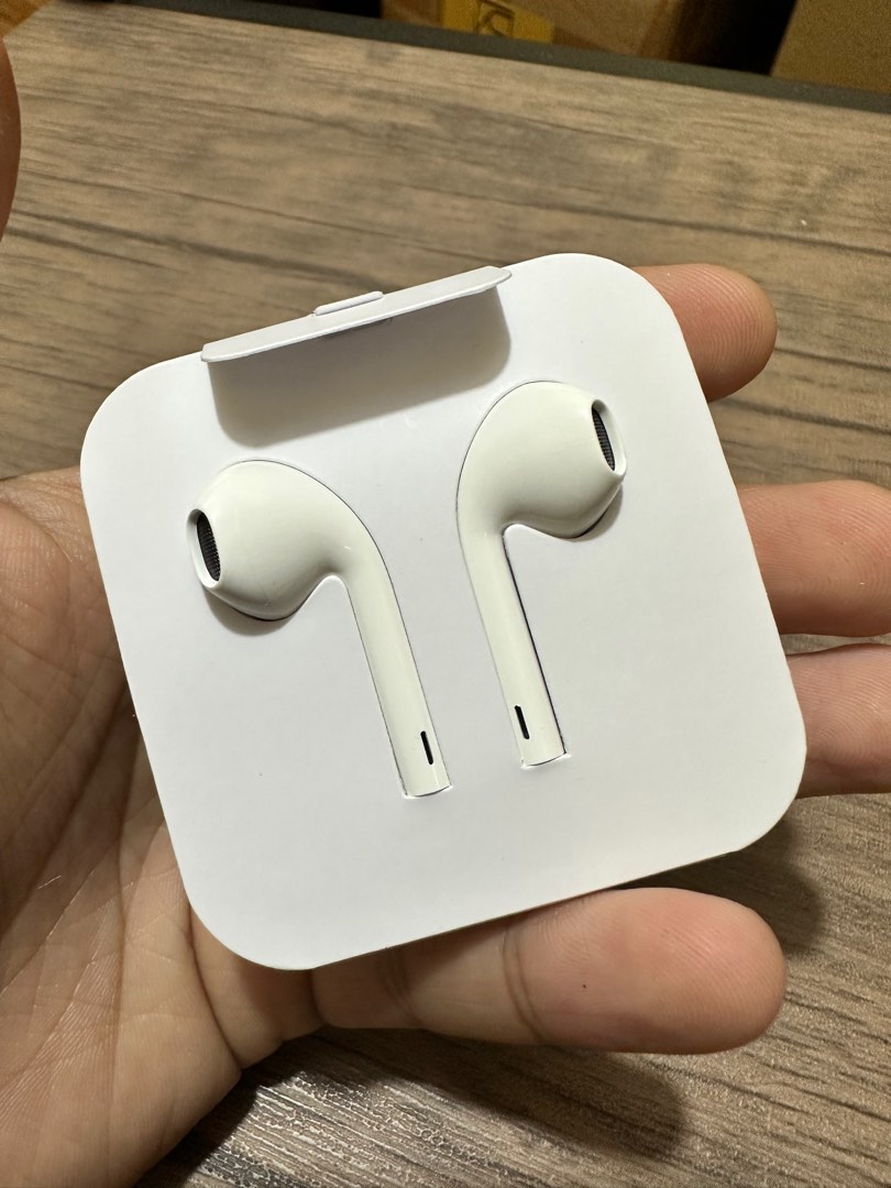 Apple Lightning Earpods With Box and Manual Sealed for Iphone Ipad, Audio, Earphones on Carousell
