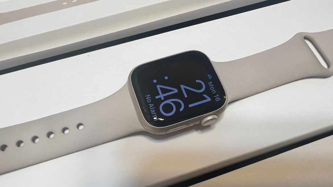 Apple Watch series 8 41mm Starlight (Category: Wearables & Smart Watches) located in Singapore. Submitted by thefriendlyneighbourhoodshop (Listing ID 1260438827, Image 1). Description: Some light scratches but otherwise all good. Still covered under limited warranty till March 2024. Collection at Jurong East. Lady user. The M/L strap is brand new. Full set provided. Contact me for further pictures if needed..